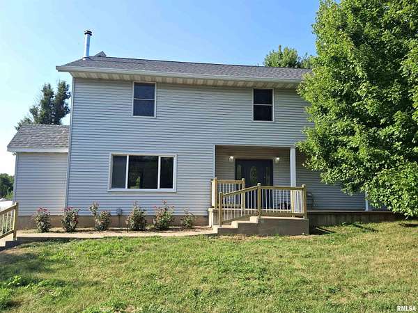 10.5 Acres of Land with Home for Sale in Trivoli, Illinois