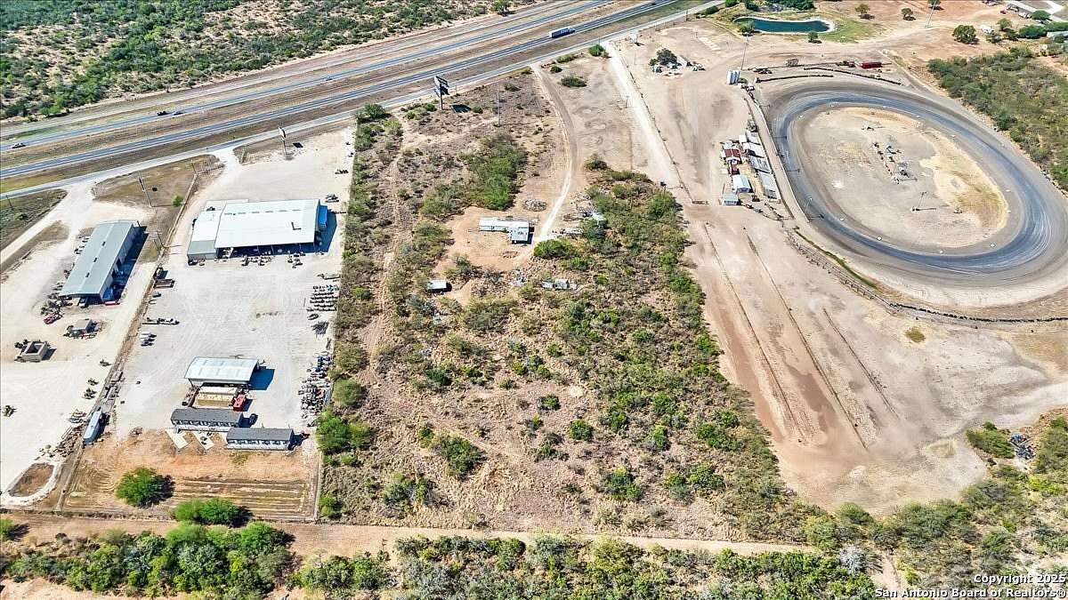 6 Acres of Land for Sale in Pleasanton, Texas