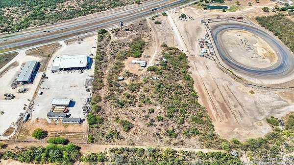 6 Acres of Land for Sale in Pleasanton, Texas