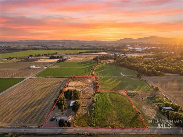 9 Acres of Land with Home for Sale in Weiser, Idaho