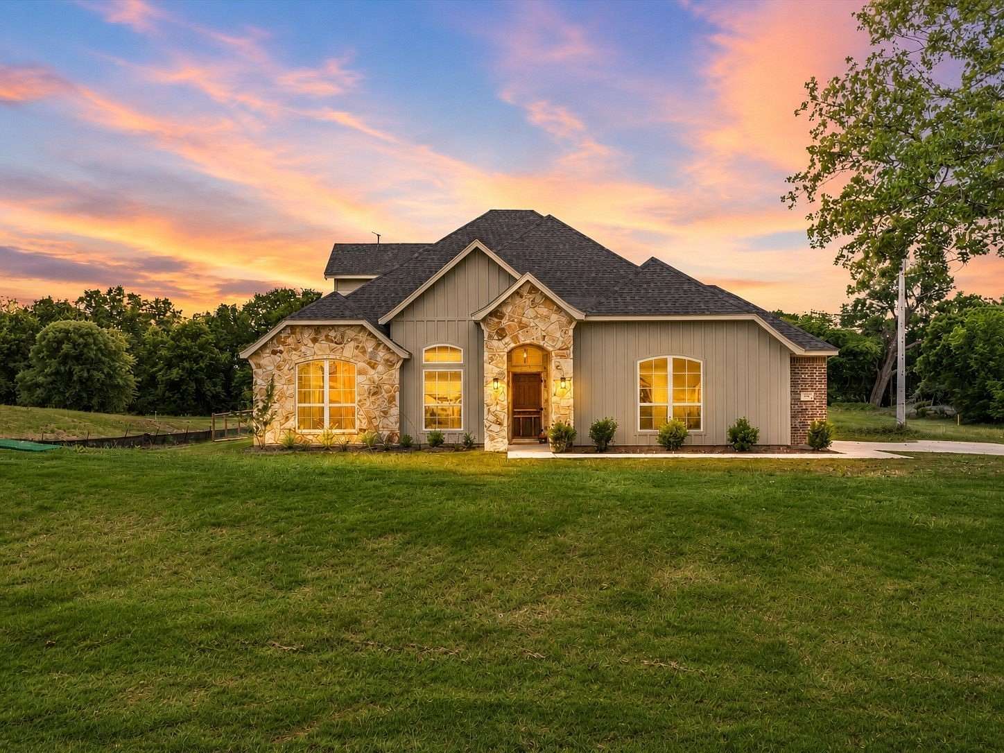 1.76 Acres of Land with Home for Sale in Boyd, Texas