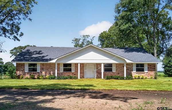 3.57 Acres of Land with Home for Sale in Jacksonville, Texas