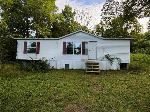 8 Acres of Land with Home for Auction in Columbia, Tennessee