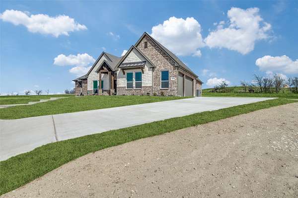 11.9 Acres of Land with Home for Sale in Decatur, Texas