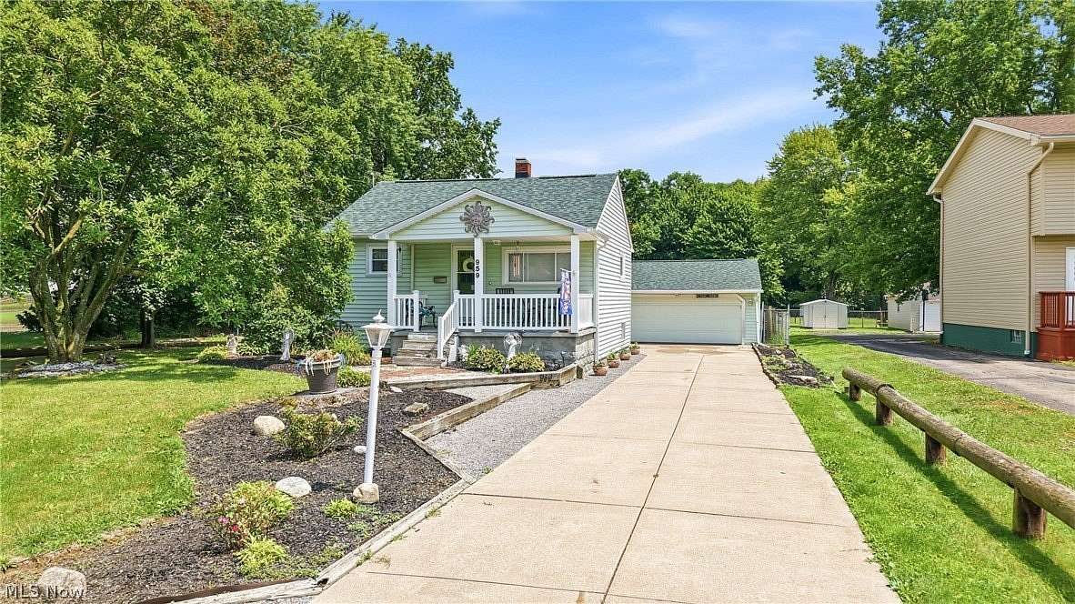 2.23 Acres of Land with Home for Sale in Girard, Ohio