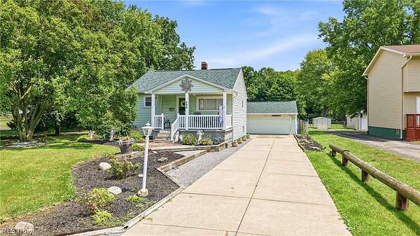 2.23 Acres of Land with Home for Sale in Girard, Ohio