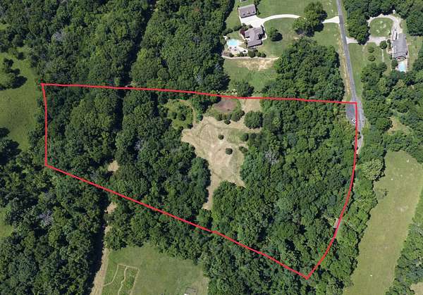 9.4 Acres of Residential Land for Sale in Arrington, Tennessee