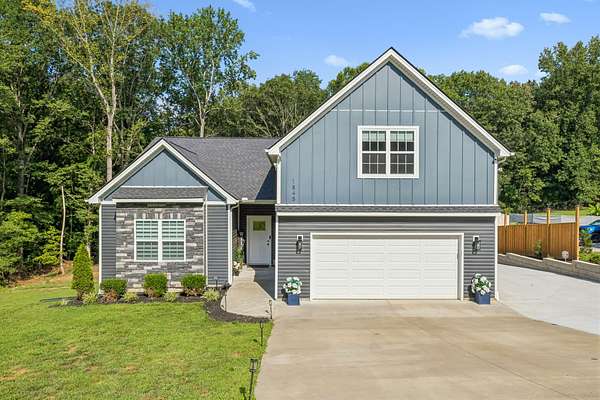 1.64 Acres of Land with Home for Sale in Clarksville, Tennessee