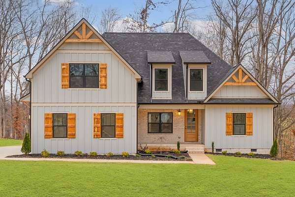 1.52 Acres of Land with Home for Sale in Clarksville, Tennessee