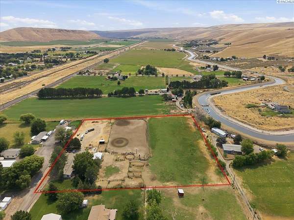 5 Acres of Land with Home for Sale in Benton City, Washington