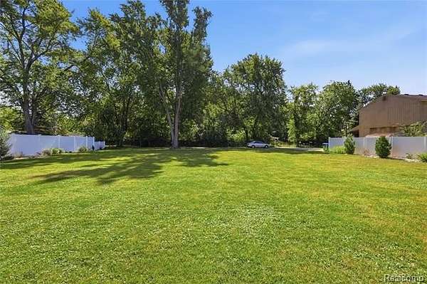 0.14 Acres of Residential Land for Sale in Waterford, Michigan