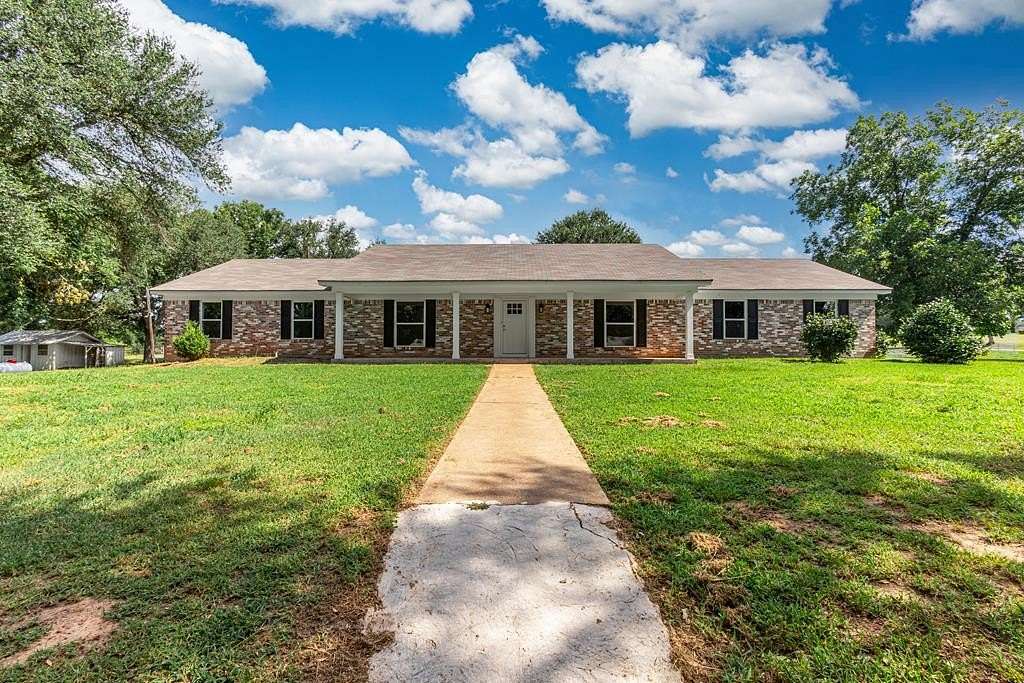 8 Acres of Land with Home for Sale in Nacogdoches, Texas