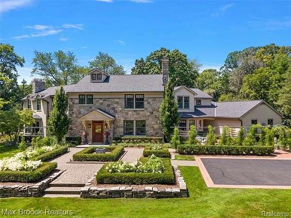 1.56 Acres of Land with Home for Sale in Bloomfield Hills, Michigan