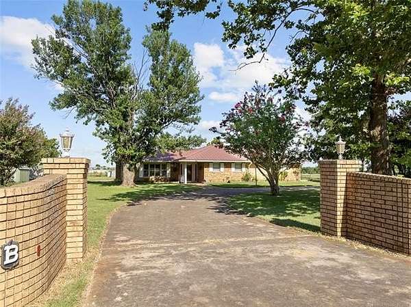 11.3 Acres of Land with Home for Sale in Ardmore, Oklahoma