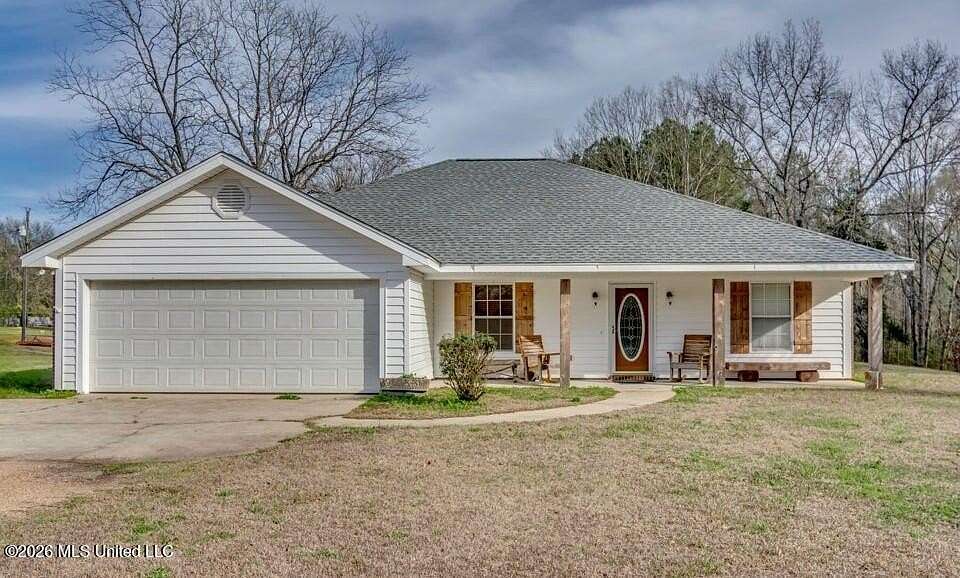 24 Acres of Land with Home for Sale in Mendenhall, Mississippi