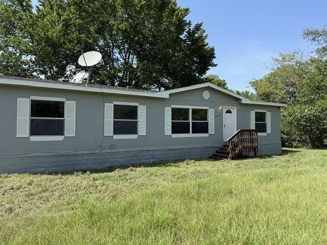 11.3 Acres of Land with Home for Lease in Corsicana, Texas