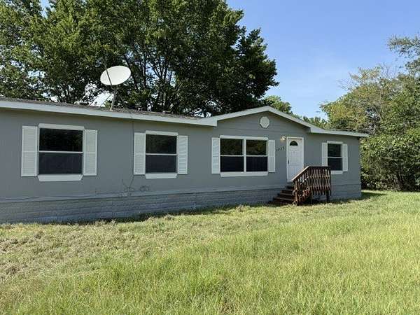 11.3 Acres of Land with Home for Lease in Corsicana, Texas