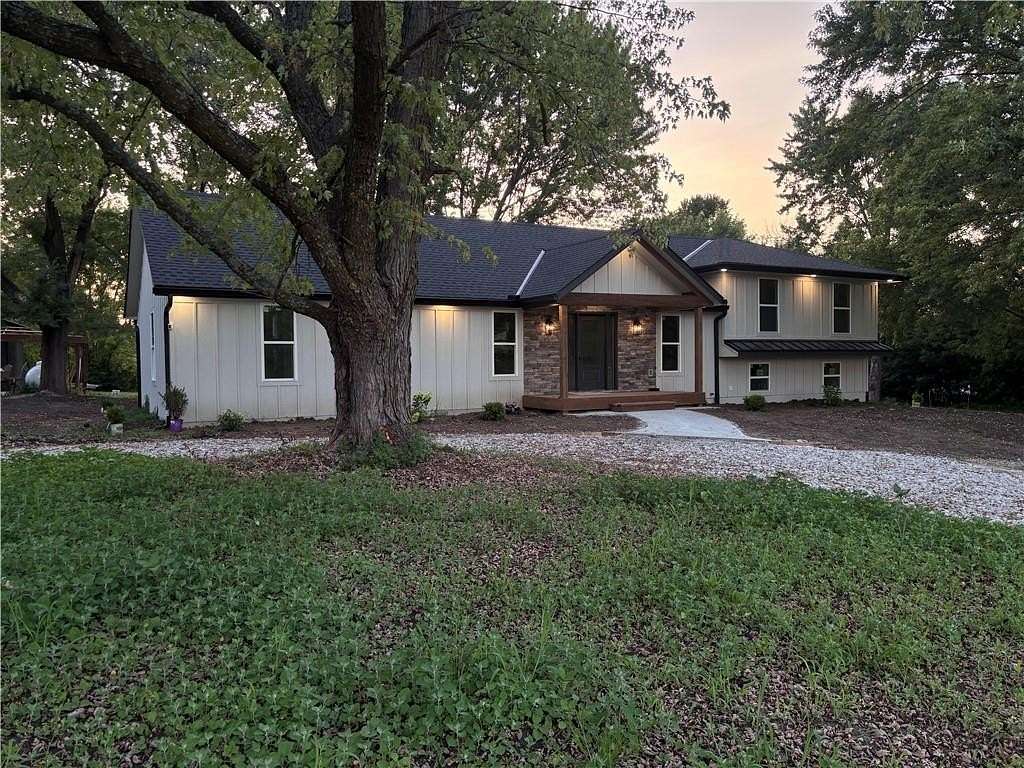 3.1 Acres of Land with Home for Sale in Lee's Summit, Missouri