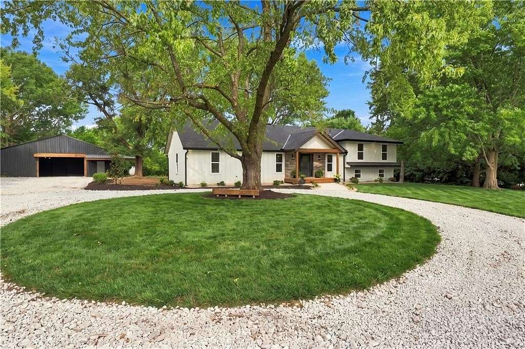 3.1 Acres of Land with Home for Sale in Lee's Summit, Missouri