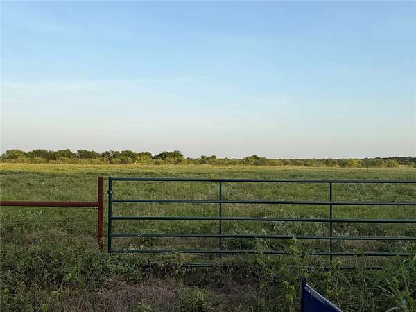 5 Acres of Residential Land for Sale in Kerens, Texas