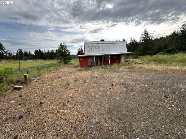 5 Acres of Land with Home for Sale in Goldendale, Washington