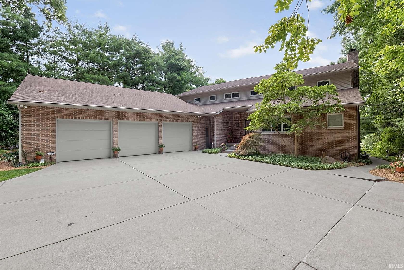 5.62 Acres of Land with Home for Sale in Elkhart, Indiana