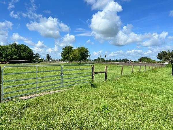 2 Acres of Residential Land for Sale in Okeechobee, Florida