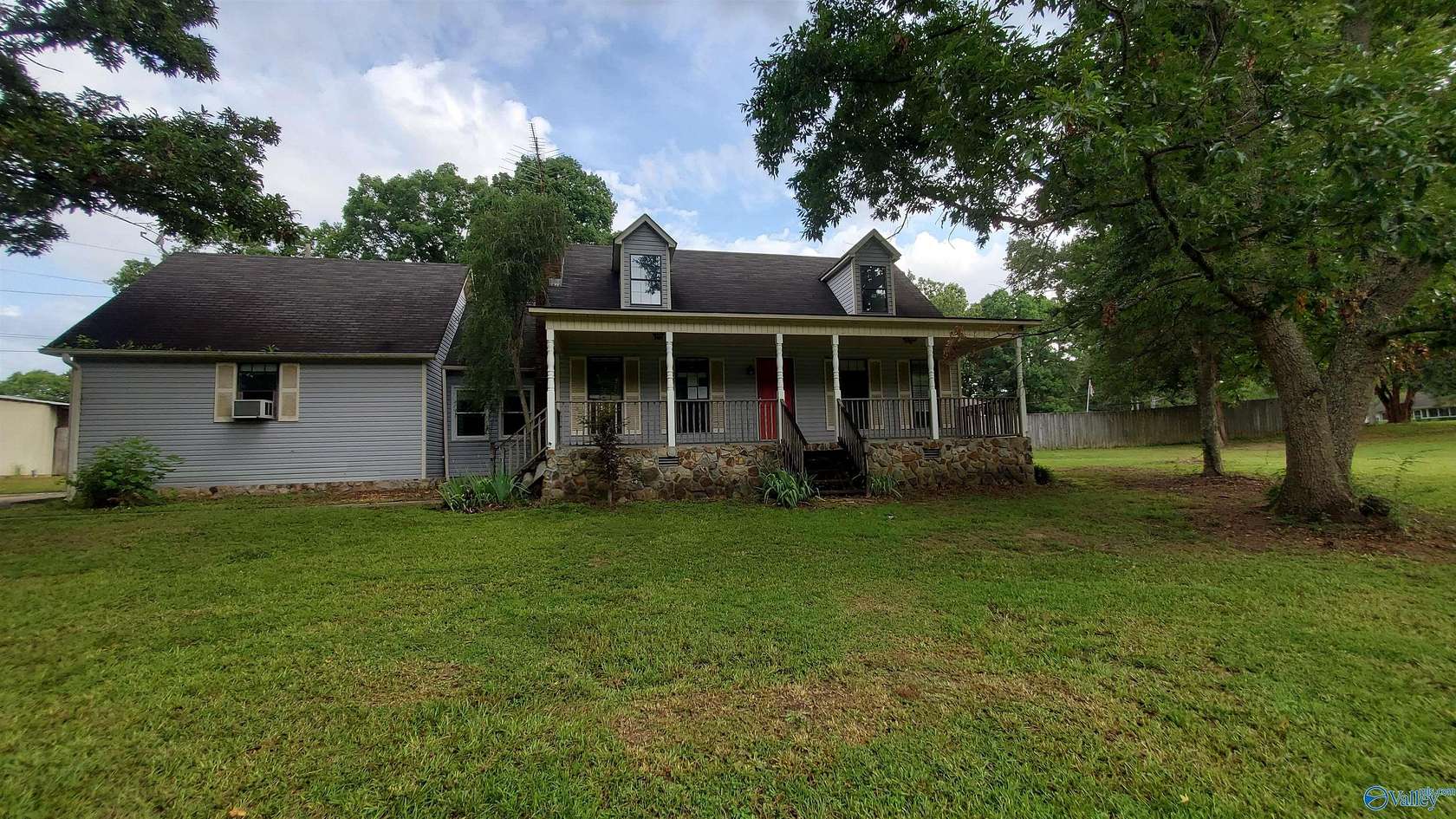 1.5 Acres of Land with Home for Sale in Trinity, Alabama