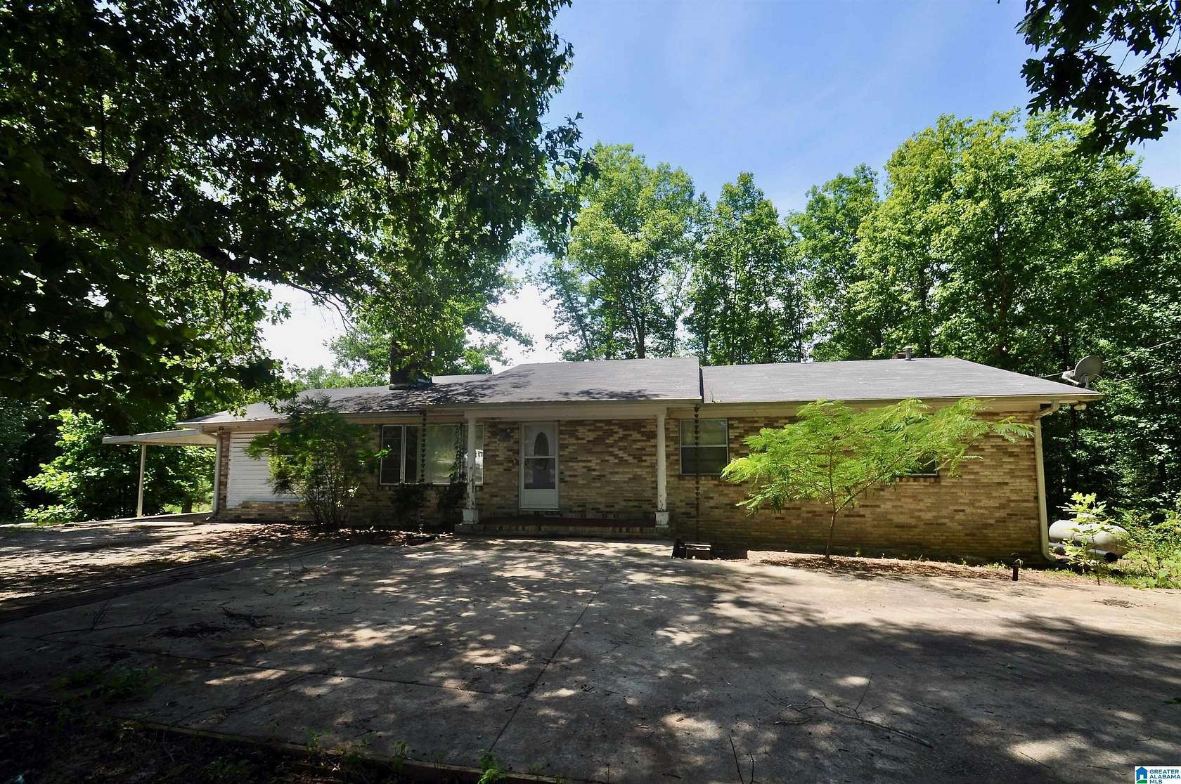 7 Acres of Land with Home for Sale in Vinemont, Alabama