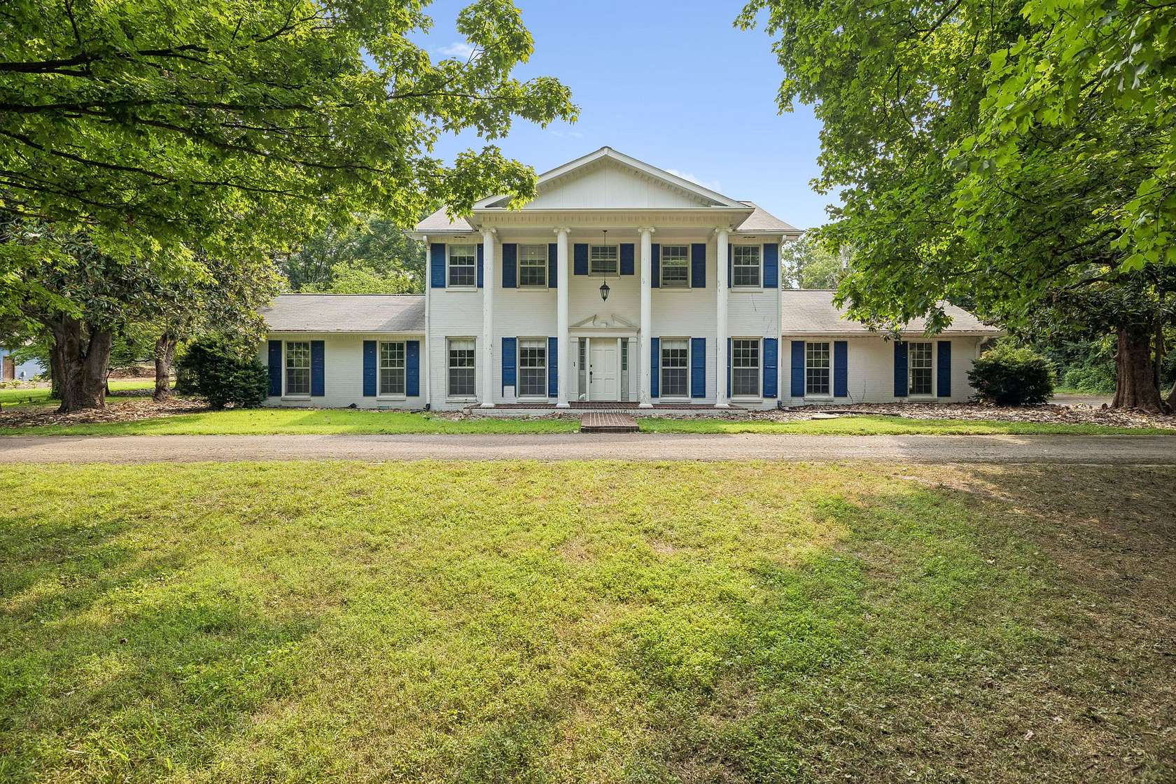 1.76 Acres of Land with Home for Sale in Brentwood, Tennessee
