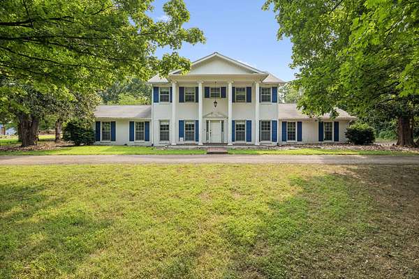 1.76 Acres of Land with Home for Sale in Brentwood, Tennessee
