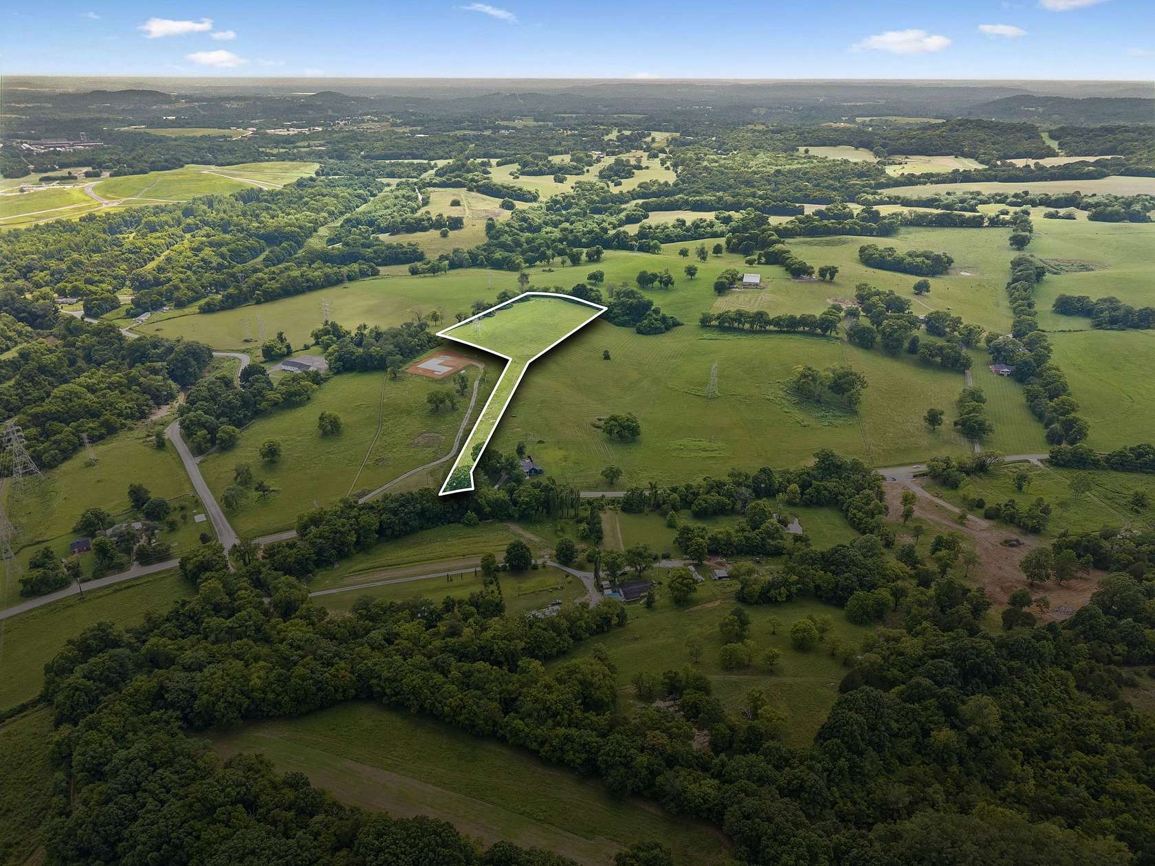 5.59 Acres of Residential Land for Sale in Columbia, Tennessee
