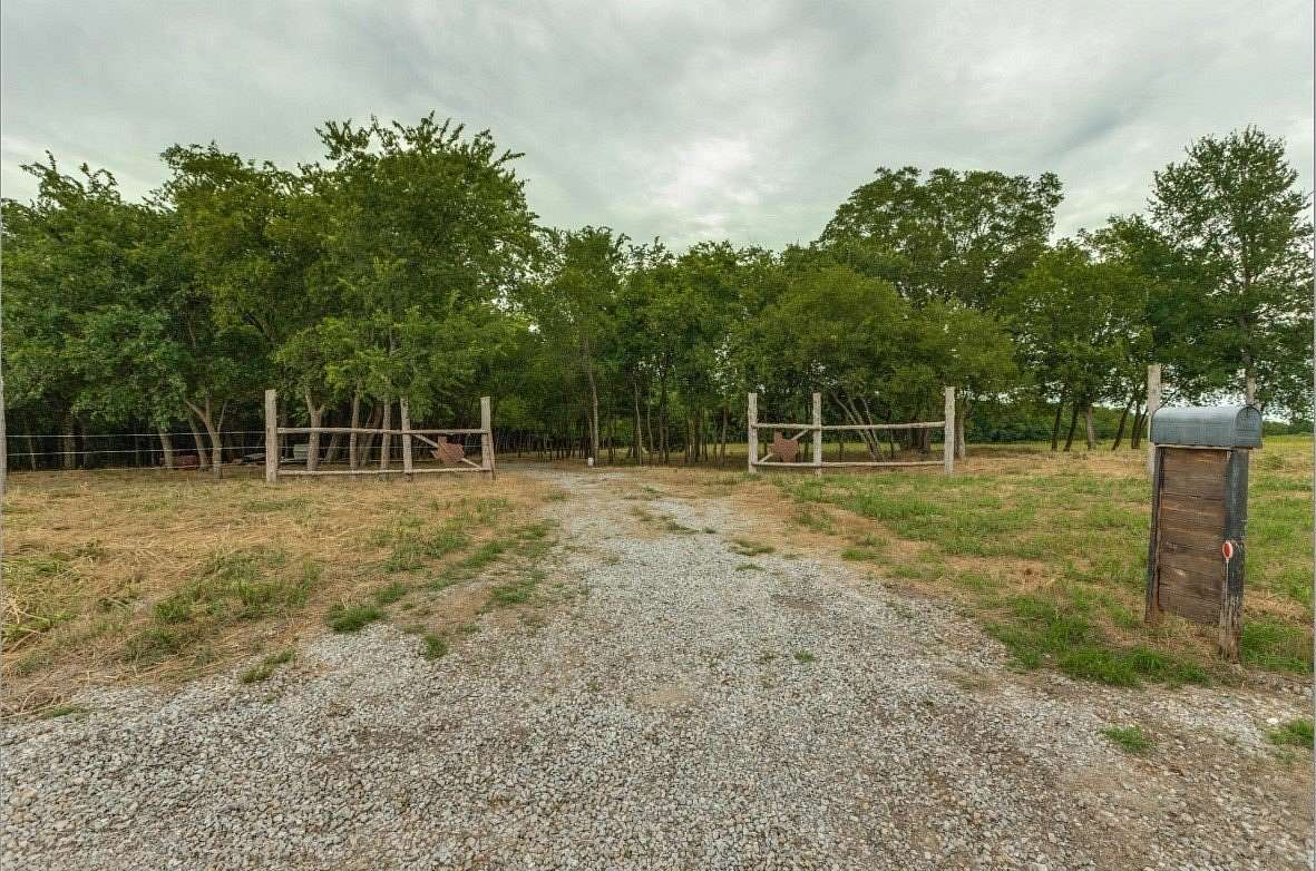 10.2 Acres of Land for Sale in Wolfe City, Texas
