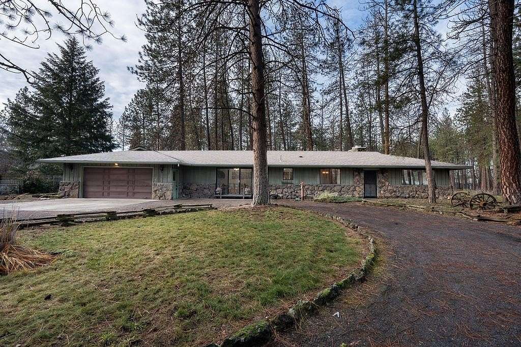 6.73 Acres of Land with Home for Sale in Nine Mile Falls, Washington