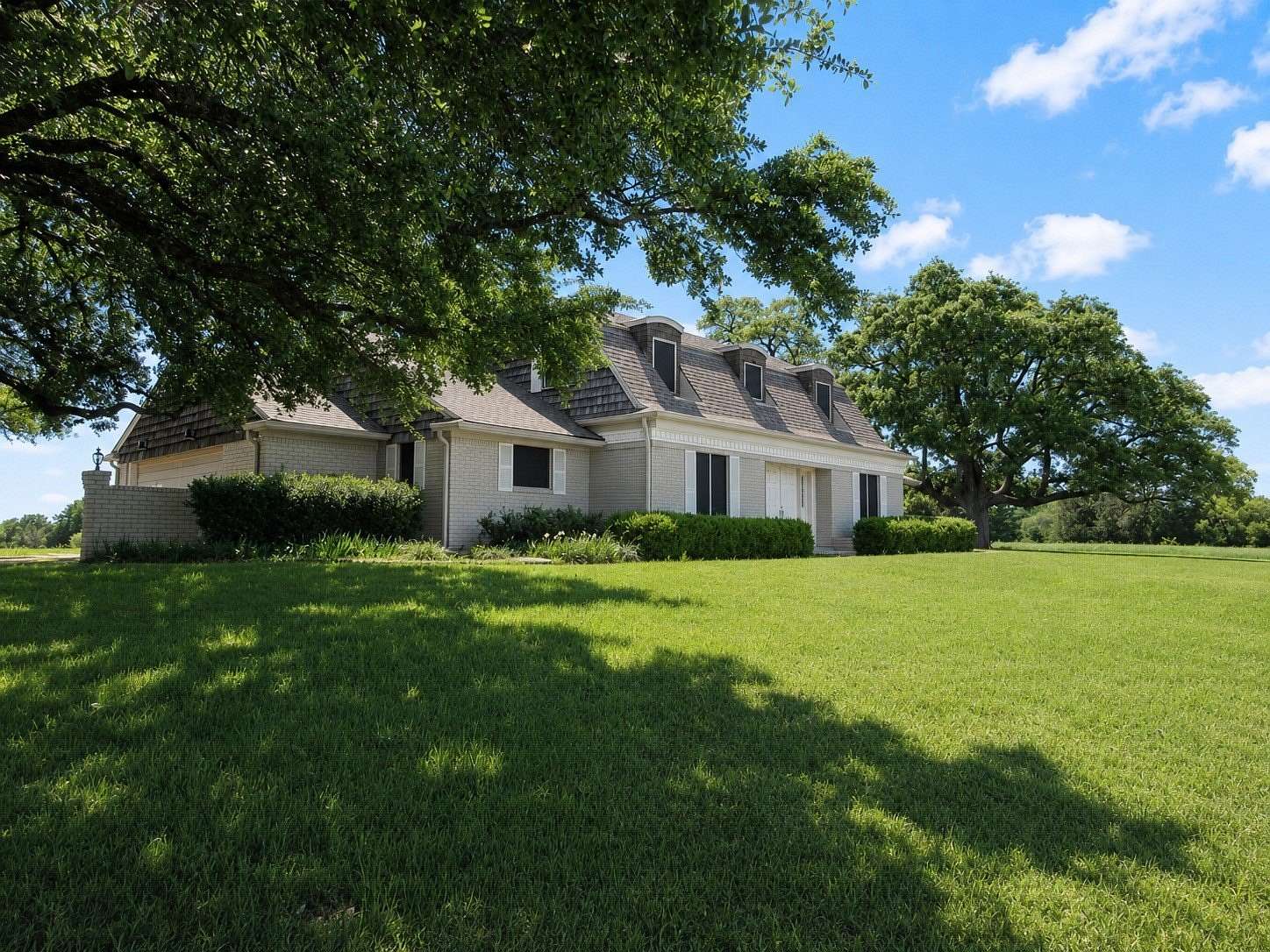 17.3 Acres of Land with Home for Sale in Marlin, Texas