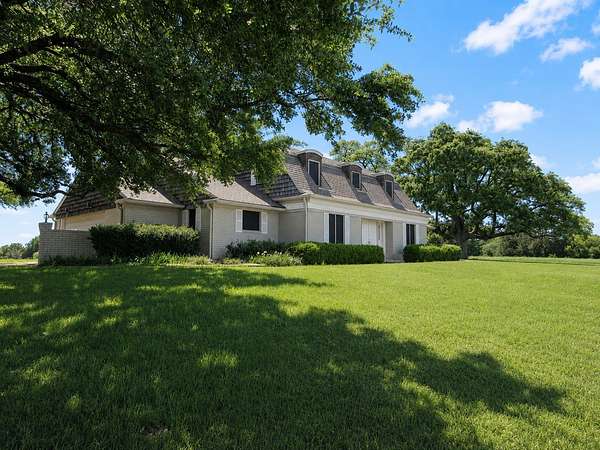 17.3 Acres of Land with Home for Sale in Marlin, Texas