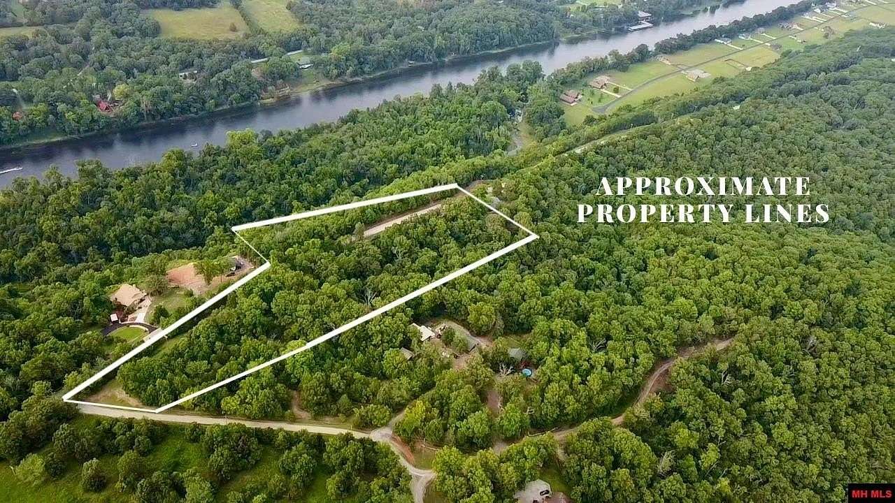 7 Acres of Residential Land for Sale in Flippin, Arkansas
