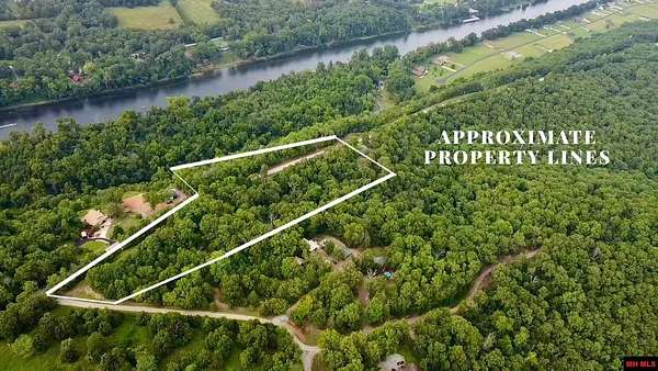 7 Acres of Residential Land for Sale in Flippin, Arkansas