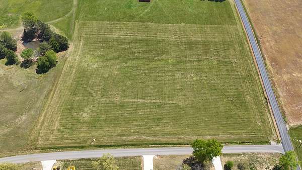 6 Acres of Residential Land for Sale in Fayetteville, Tennessee