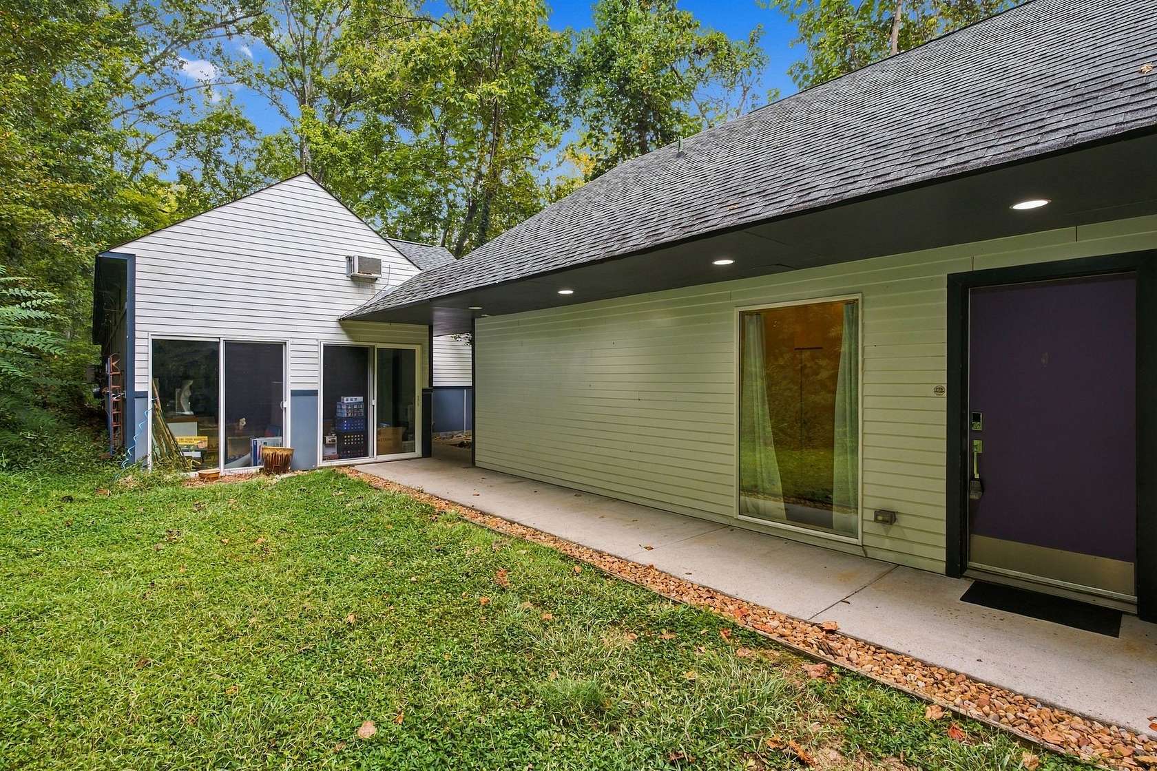 1.63 Acres of Land with Home for Auction in Hendersonville, Tennessee