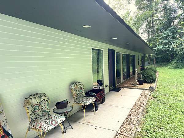 1.63 Acres of Land with Home for Auction in Hendersonville, Tennessee