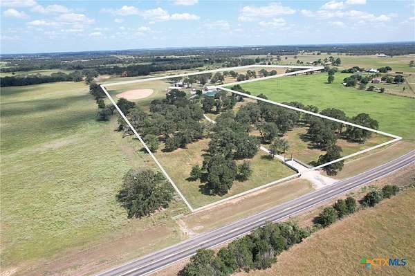 29 Acres of Land with Home for Sale in Thorndale, Texas