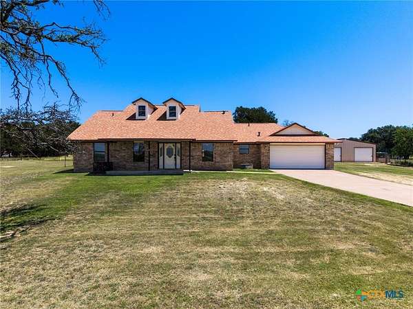 19 Acres of Land with Home for Sale in Jonesboro, Texas