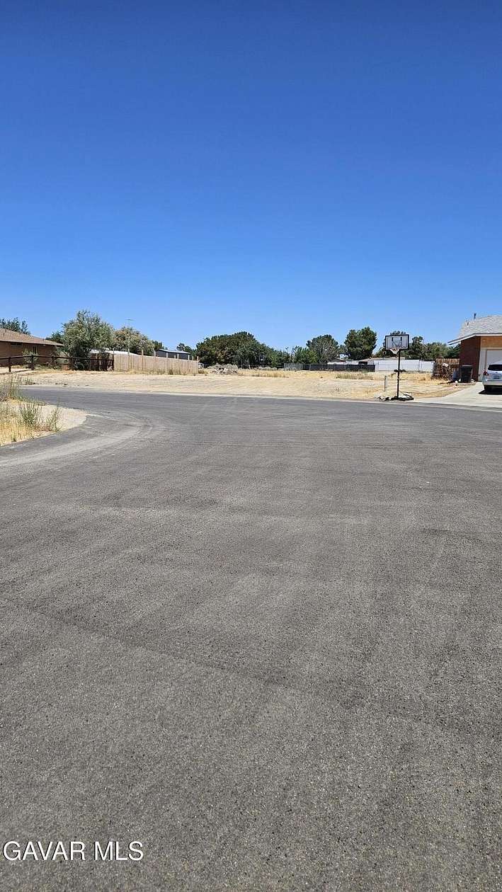 0.5 Acres of Land for Sale in Lake Los Angeles, California