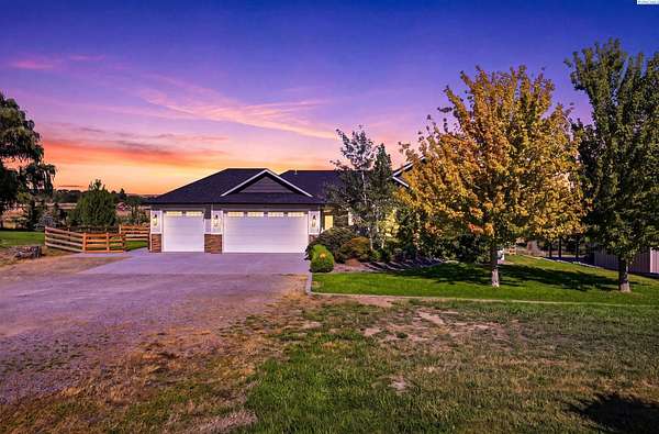 5.14 Acres of Land with Home for Sale in Benton City, Washington