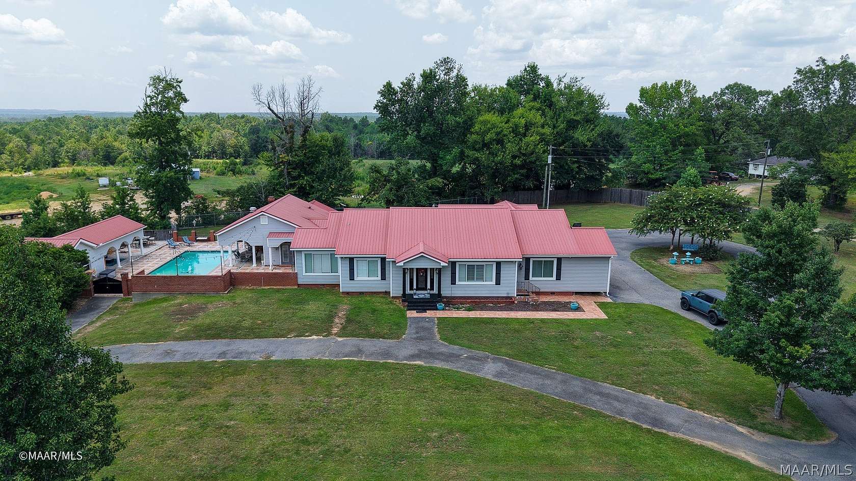 3.23 Acres of Land with Home for Sale in Linden, Alabama