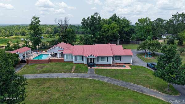 3.23 Acres of Land with Home for Sale in Linden, Alabama