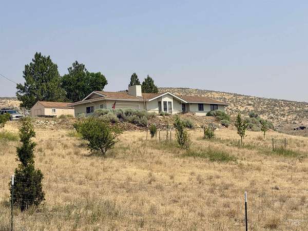 3 Acres of Land with Home for Sale in Jordan Valley, Oregon