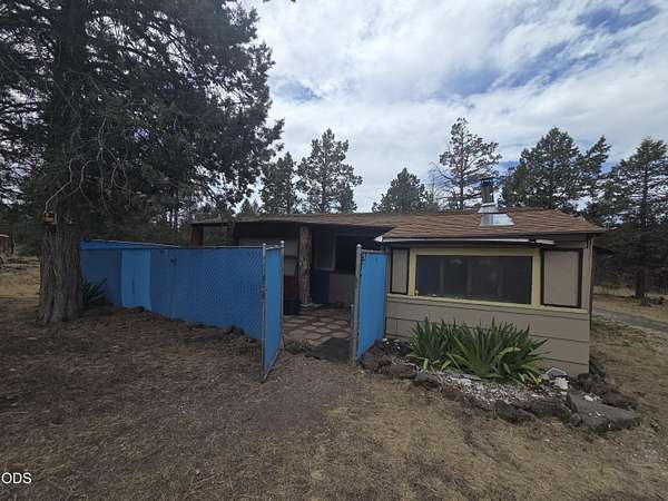 2 Acres of Land with Home for Sale in Bonanza, Oregon