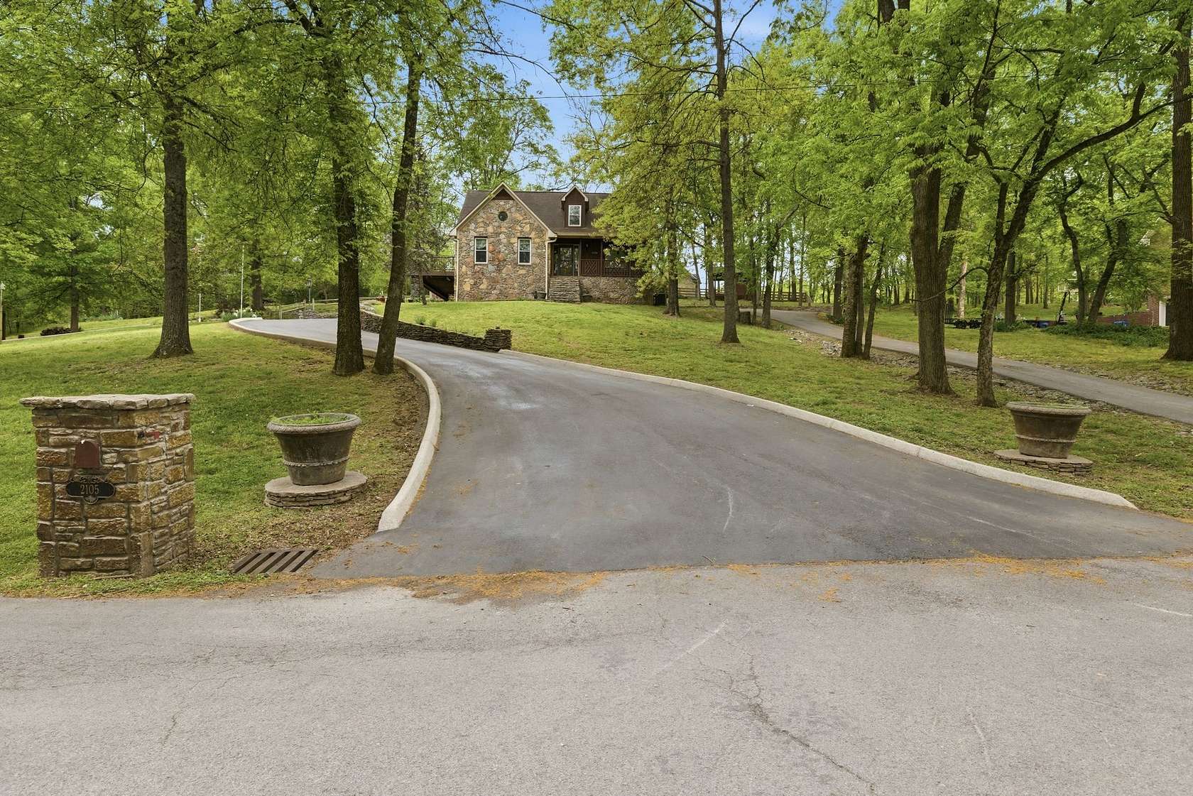 1.72 Acres of Land with Home for Sale in Columbia, Tennessee